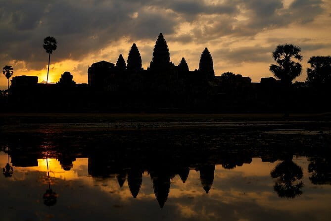 (Free eSim) Classic Angkor Wat Sunrise Full Day Tour - Dress Code and What to Pack for a Temple Morning