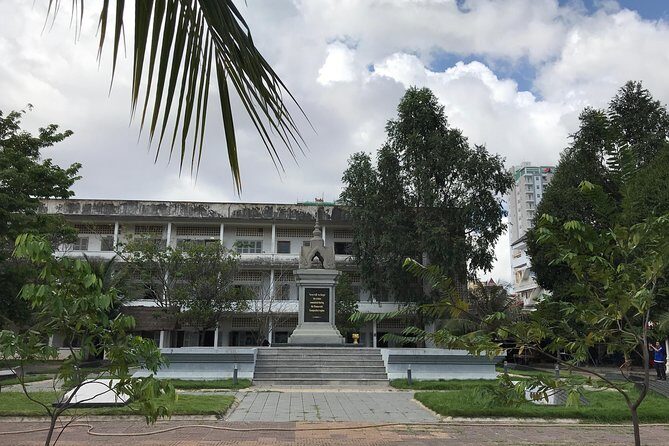 ( Free eSim) Phnom Penh Historical Full Day Tour - Lunch reality: it’s not included, so plan your energy