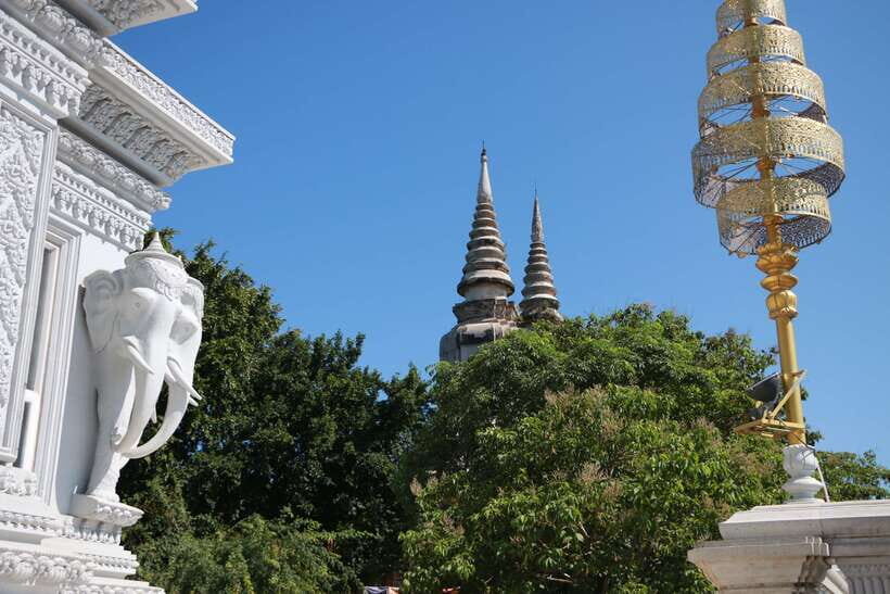 From Phnom Penh: Oudongk Mountain and Koh Chen Island Tour - From Phnom Penh to Kampong Speu: why the drive matters