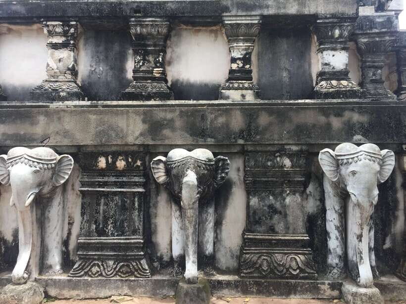 From Phnom Penh: Oudongk Mountain and Koh Chen Island Tour - Buddhist center and the village of nuns: what to watch for