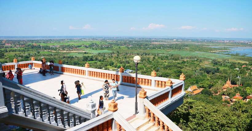 From Phnom Penh: Oudongk Mountain and Koh Chen Island Tour - Group size and the guide factor (Davuth is a real asset)