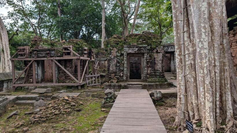 From Siem Reap: Koh Ker and Beng Mealea Private Day Tour - Guides, flexibility, and why names like Tola and Lok matter