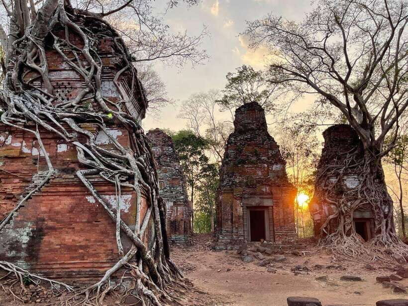 From Siem Reap: Koh Ker and Beng Mealea Temples Tour - From Siem Reap to Beng Mealea: pickup, hop-on stop, and the road north