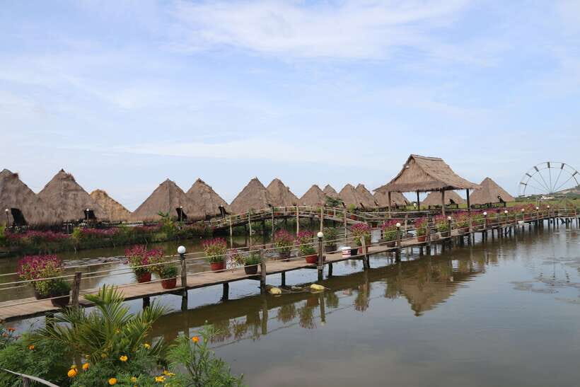 From Siem Reap: Tonle Sap Floating Villages Tour - Crocodile and fish farms: fun, but seasonal reality