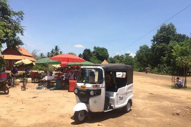 Full-Day Angkor Temple Discovery with Banteay Srei by Tuk-Tuk - Lunch breaks and optional extras near the temples