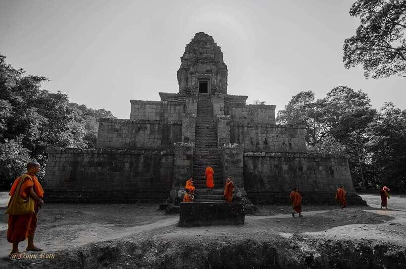 Full-Day Angkor Wat Sunrise and Sunset Private Tour - Angkor Thom and Bayon: the 49 towers and 196 Bodhisattva faces