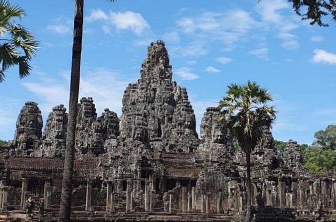 Full Day Angkor Wat Temples Tour with Pickup - La behind the wheel: English support, careful driving, and flexibility