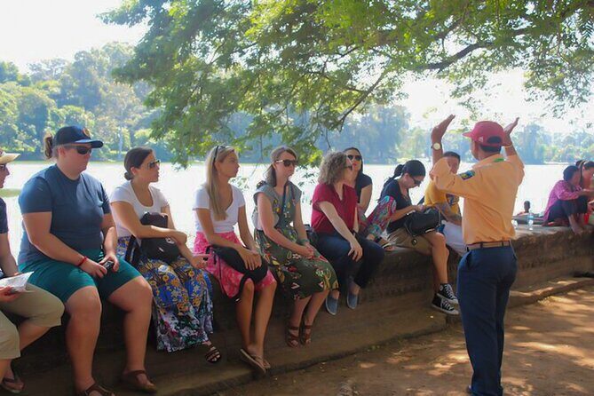 Full Day Archeological Tour in Siem Reap with Sun Set - Sunset at Phnom Bakheng: The View That Closes the Day