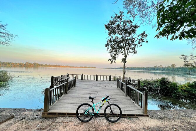 Full-Day Bike Tour in Siem Reap with Zipline - West Baray stop: Baray Jayataka viewpoints plus a traditional canoe ride