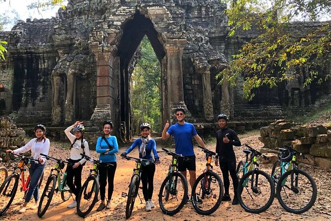 Full-Day Bike Tour in Siem Reap with Zipline - Your morning at Angkor Zipline: safety, harness, and the Silver Course