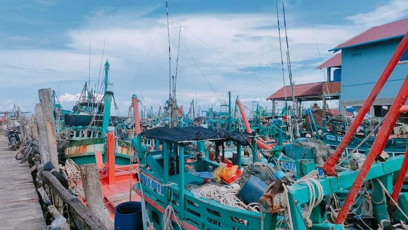 Full Day City Tour with A Boat Trip to 2 Islands - Phsar Leu Market and Wat Leu Pagoda Views (The City Part Actually Counts)