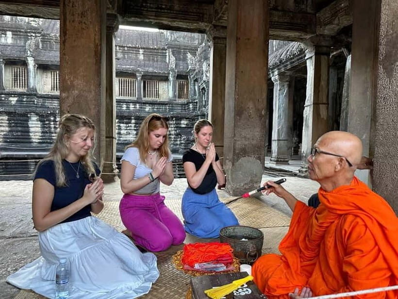 Full-Day Explore Angkor Temples Sunset Tour (with Lunch) - Angkor Thom South Gate and Bayon’s 216 faces