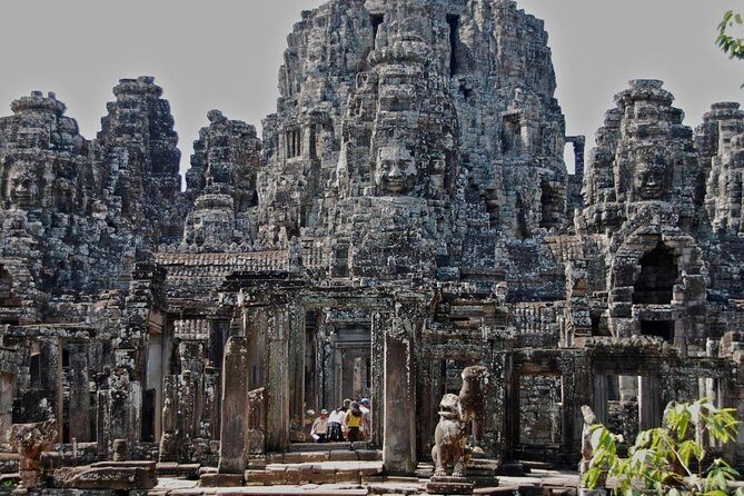 Full-Day Guided Sunset Tour of Angkor Wat - Phnom Bakheng at sunset: the classic finale (and the heat factor)