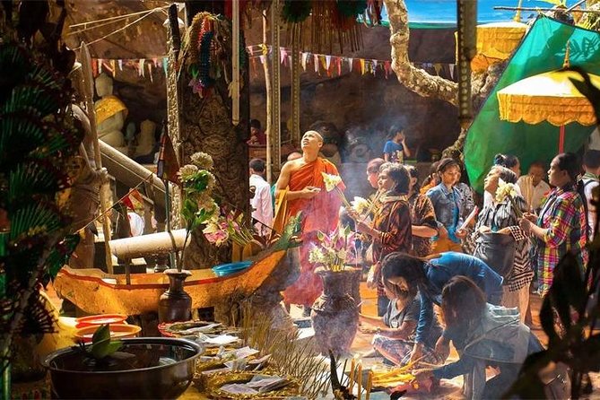 Full-Day Kulen Waterfall & 1000 Lingas Join-in Tour - Preah Ang Thom: the Thousand Lingas temple atmosphere