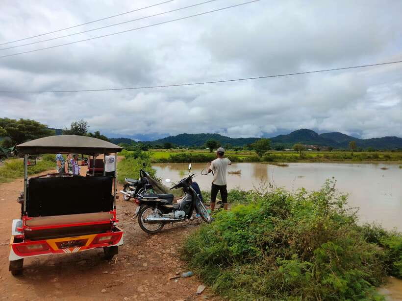 Full-day: Original bamboo train, Wat Banan, Phnom Sampov - Your day’s rhythm in Battambang Province