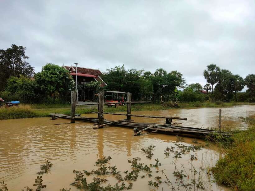 Full-day: Original bamboo train, Wat Banan, Phnom Sampov - Price and logistics: $15 is the anchor, not the total