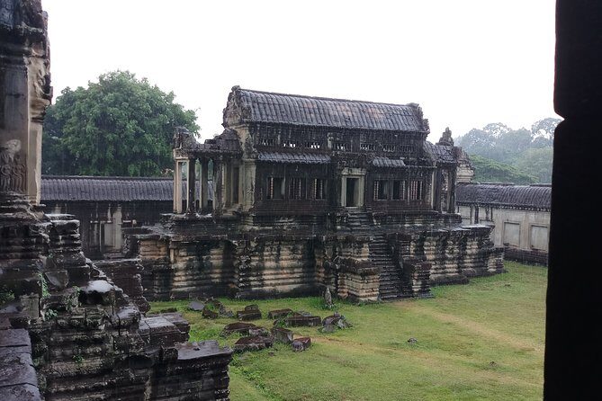 Full-Day Private Custom Tour in Siem Reap - Museums and cultural stops: Landmine Museum and silk weaving
