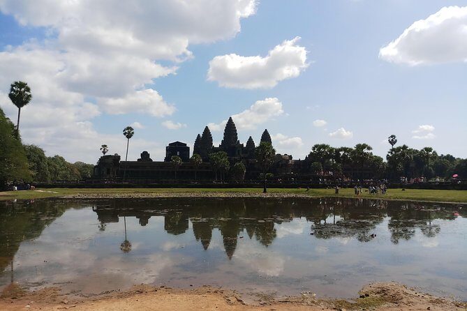 Full-Day Private Custom Tour in Siem Reap - Your group size and the guide option