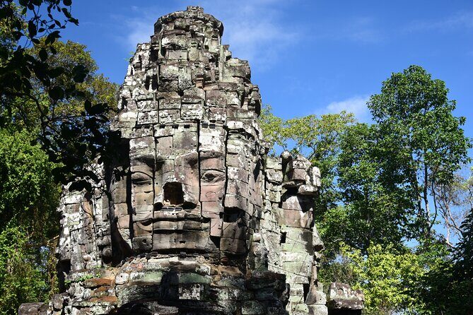 Full-Day Private Tour of Angkor Wat with Pick Up - What to expect on the ground: walking, heat, and photo pacing