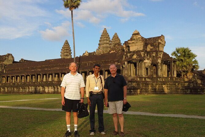 Full-Day private Tour with Sun Rise in Lost City & Angkor Wat from Siem Reap - After sunrise: upper terraces and central chambers