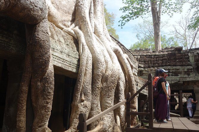 Full-Day Siem Reap Angkor Major Temples Private Tour - Bayon Temple: those smiling faces up close