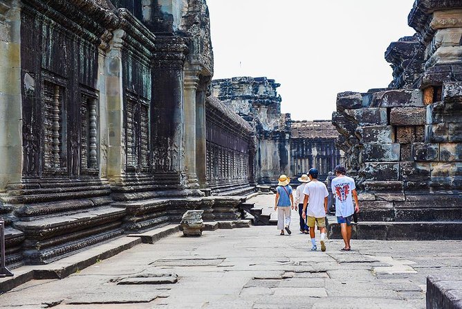Full-Day Temples of Angkor Small Group Tour - Lunch Break at Srah Srang: Fuel Up Before Ta Prohm