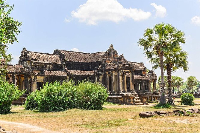 Full-Day Temples of Angkor Small Group Tour - Angkor Wat: Sunrise Energy, Stone Passages, and Apsara Details