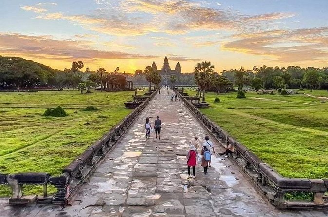 Full Day Tour Angkor Wat Sunrise and Siem Reap Temples - Angkor Thom South Gate to the Bayon: where the stone tells stories