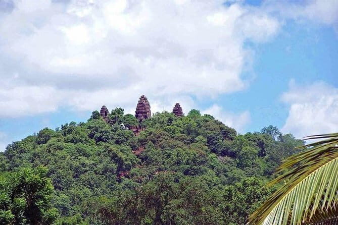 Full Day Tour from Siem Reap - Bamboo Train, Killing Cave & Sunset - How the guide level changes the whole day