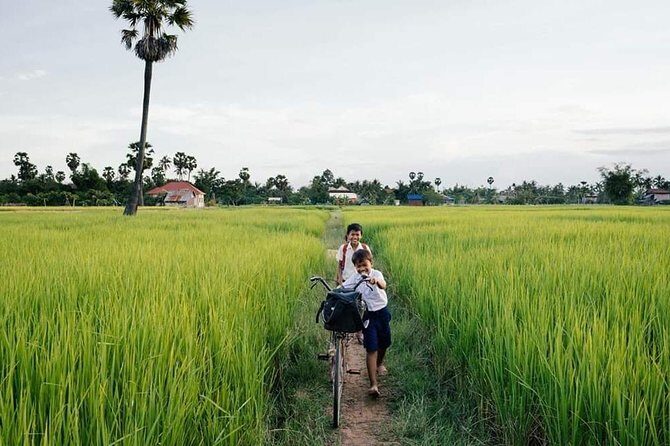 Full-day: Wat Banan. Old bamboo train. Bat Cave. Killing cave - A 16-Hour Battambang Day With Built-In Variety