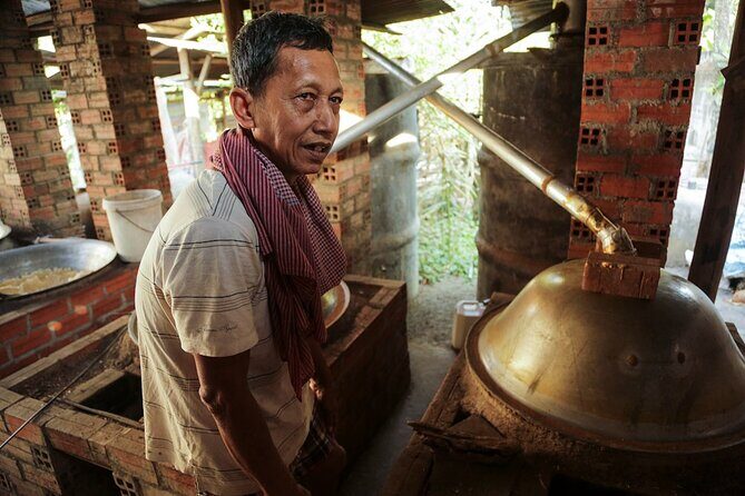 Full/Half Day Tuk TuK: Handicrafts Bambootrain Killing&Bat Caves - Ek Phnom: rice wine since the 1980s, plus a taste and local uses