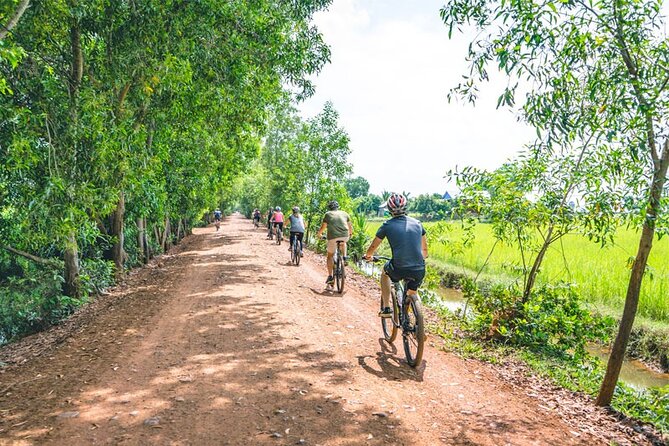 Grand Tour-Ek Phnom. Baset. Bamboo Train. Wat Banan. Phnom Sampov - Battambang countryside on a real bike (with a guide who sets the pace)