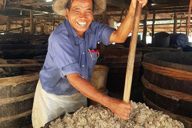 Grand Tour-Ek Phnom. Baset. Bamboo Train. Wat Banan. Phnom Sampov - Wat Samrong Knong: a Khmer Rouge memorial stop that deserves your attention