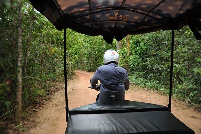 Guided Private Tuk Tuk Tour Angkor Wat and Small Circle and Five Extras - The warm-up temples: Prasat Kravan and Prasat Bat Chum