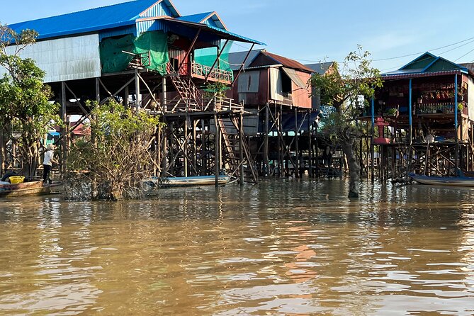 Half Day Kompong Pluck stilt home Village on Tonle Sap & Sunset - Dry vs Wet Season: Minibus Options and Flooded-Forest Add-ons