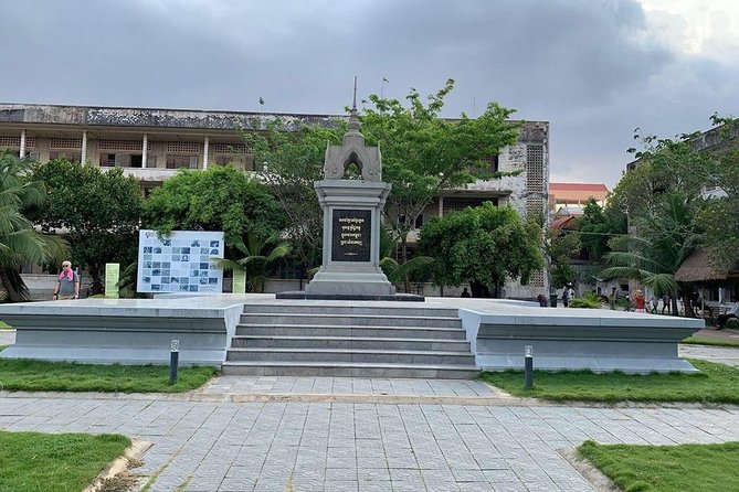 Half-Day Phnom Penh City Tours - Tuol Sleng S-21 and Choeung Ek Killing Fields on the Khmer Rouge route