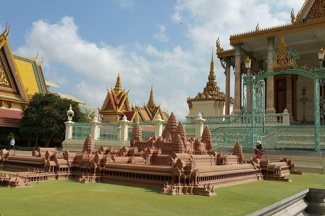 Half-Day Royal Palace, Wat Phnom & Independence Monument Tour - A note on the guide experience (Smey’s example)