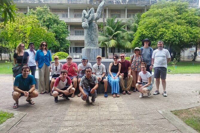 Half-Day Tour of the Killing Field and S21 - Choeung Ek Genocidal Center: Seeing the Execution Site Up Close