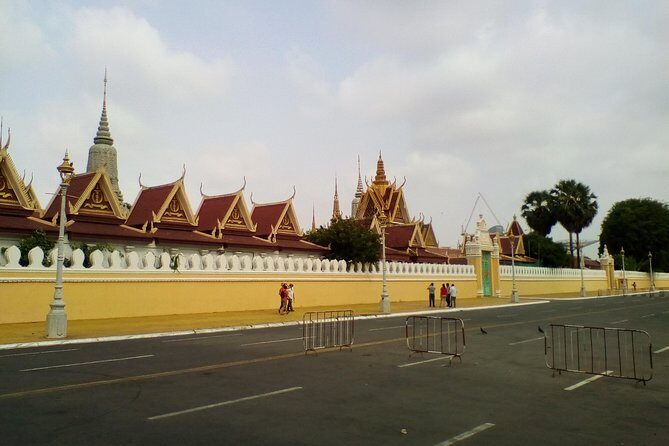 Half Day Tour to Royal Palace, Wat Phnom & Independent Monument - Price and what $130 per group really buys you