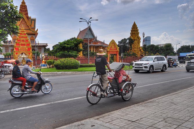 Hidden Phnom Penh City Tour, Royal Palace, Wat Phnom - Independence Monument: a 30-minute meaning lesson