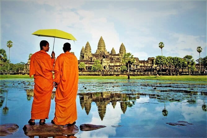 Highlight of Angkor Temples 6 Days Cambodia Tour - First Light at Angkor Wat and a Smooth Arrival in Siem Reap