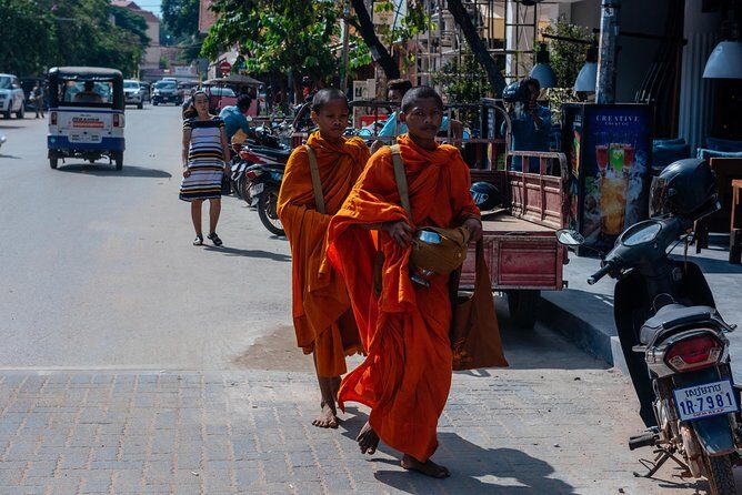 Highlights & Hidden Gems With Locals: Best of Siem Reap Private Tour - A 3-hour Siem Reap intro centered on food, faith, and streets