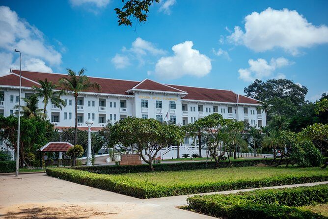 Highlights & Hidden Gems With Locals: Best of Siem Reap Private Tour - Stop-by-stop route: nine places in an order that makes sense