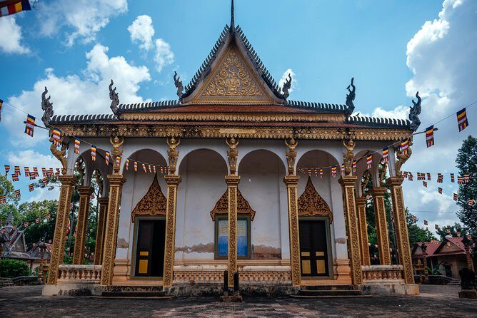Highlights & Hidden Gems With Locals: Best of Siem Reap Private Tour - Buddhism at the temples: what you’ll notice once someone explains it