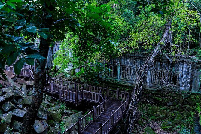 Homestay Kampong Khleang Villages - Food included: Cambodian fish, plus the lunch setting in the stilted village