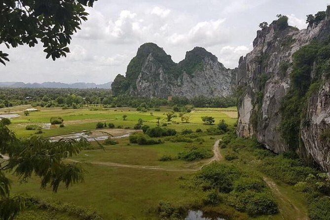 Kampong Trach Off-Roads - Windy Mountain: Sharp Views, an Uphill Walk, and the Rockman Moment