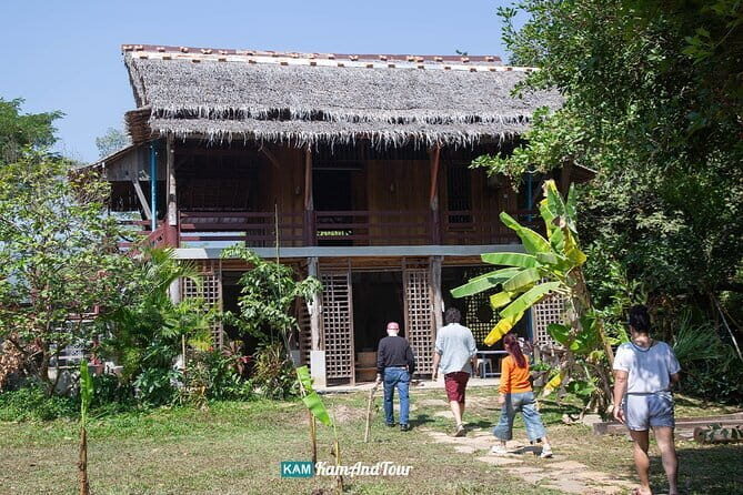 Kampot Cooking Class by Eco Lotus Kampot - Samaki Market: choosing ingredients like you actually mean it