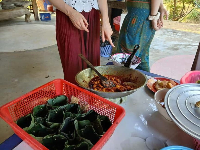 Kampot Countryside: Authentic Khmer Cooking Class - First stop: the market run and ingredient hunting with Samon