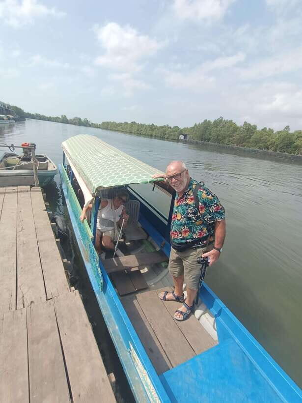 Kampot Countryside include Pepper farm,Kep crab market beach - Getting picked up in Kampot and making the day feel smooth