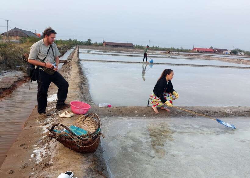 Kampot: Pepper Farm Tours, Salt, Lake & Phnom Chhngok Temple - La Plantation pepper tour: walking, tasting, and looking at production up close